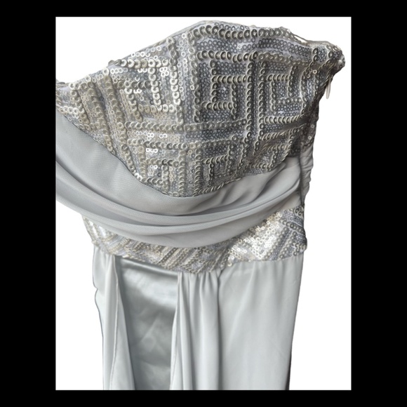 Classy dress - Picture 3 of 3